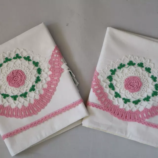 Vintage Hand Crocheted Pair Pillowcases Pink Rosebud Floral w Green 21 x 31"