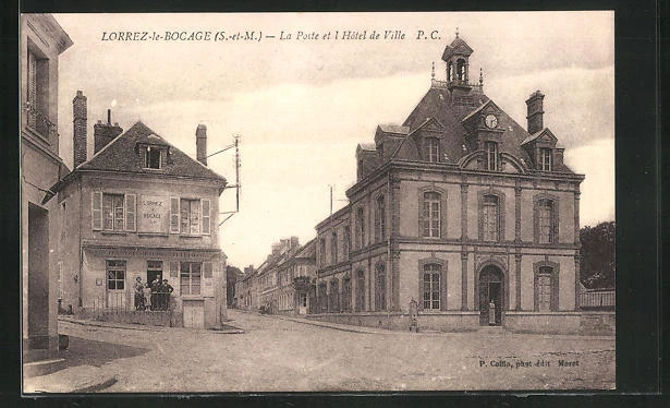 CPA Lorrez-le-Bocage, La Poste et l´Hôtel de Ville