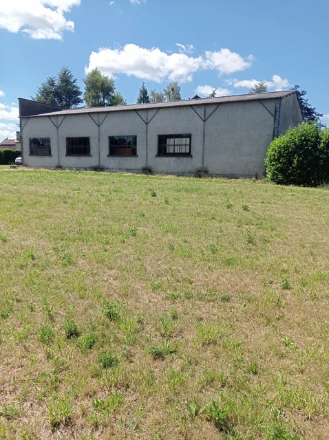 Terrain constructible avec hangar