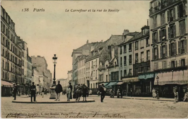 CPA PARIS 12e - Le Carrefour et la rue de Reuilly (55927)