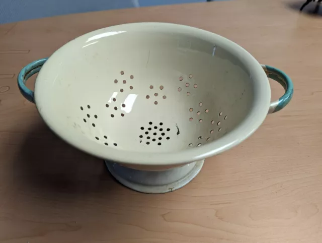 Vintage Cream Enamel Kitchen Colander / Strainer Green handles