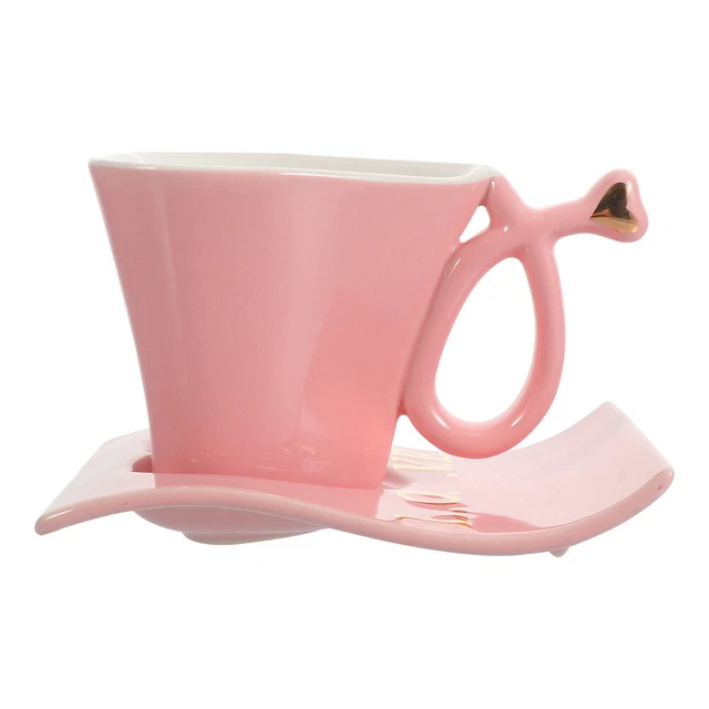Keramikwasserbecher Tasse: herzförmige Porzellankaffeetasse mit Untertassen