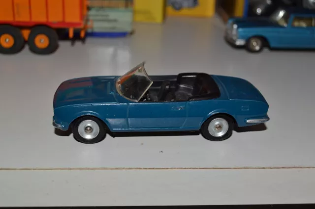 Dinky Toys d'origine  Peugeot 504 Cabriolet   Ref:1423 TBE
