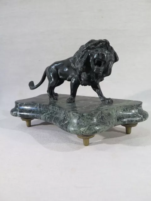 Ancienne Jolie Sculpture Lion Rugissant En Bronze Brun Et Marbre Vert De Mer