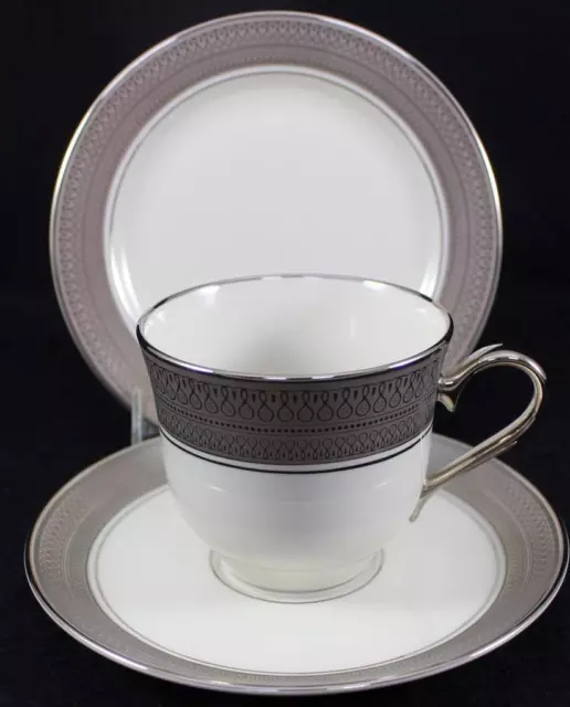 Pickard St.Moritz Tasse Et Soucoupe Avec Pain Et Beurre Plaque Crème Fond