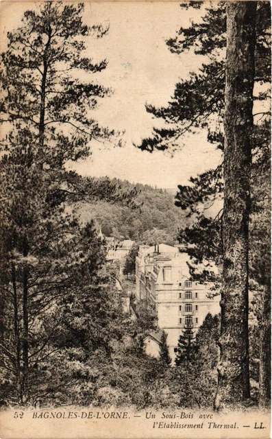 CPA BAGNOLES-de-l'ORNE - A undergrowth with - the thermal establishment (435071)