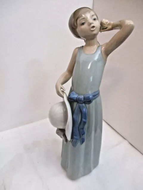 Lladro Spain 5010 Prissy Girl w/ Hat Porcelain Figurine Vtg