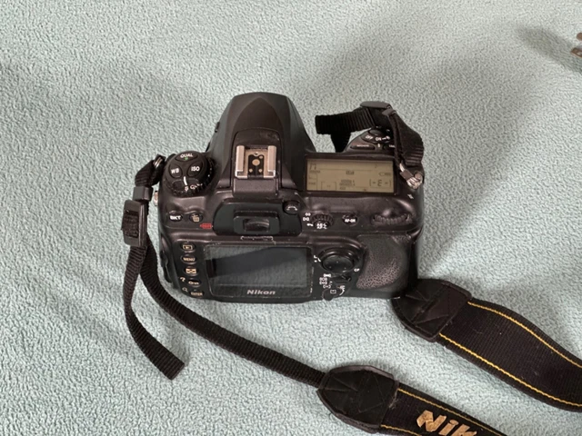 Nikon D200 10.2 MP Digital SLR Camera - Black (Body Only) 2