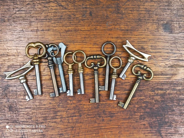 Lot De 12 Clés Anciennes – Fer Et Bronze, Pour Meubles, Commodes, Serrures, France