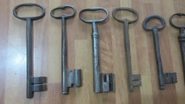 Lotto di 9 antiche chiavi - clé - key - oggetto da collezione 2