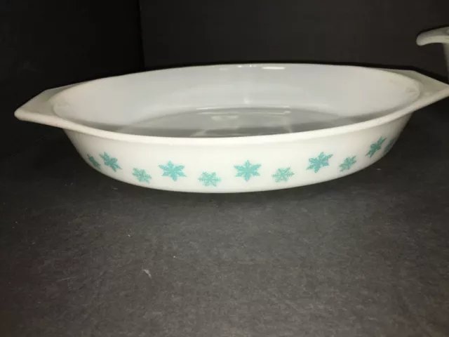 vintage lg Pyrex Snowflake Casserole Dish