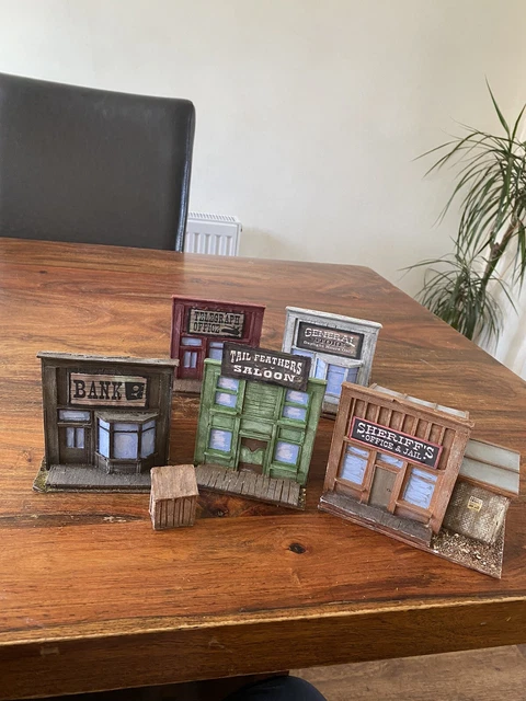 28MM WARGAMING ROLE PLAY SCENERY BUILDINGS WILD WEST SALOON , BANK ETC ...