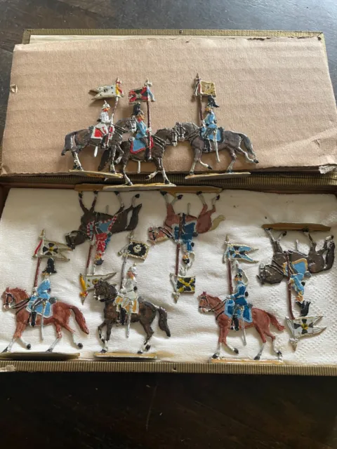 Zinnfiguren wohl Kilia Zinnsoldaten Kavallerie mit Regimentsfahnen (Z15)