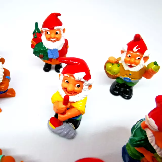 ⭐ Lot 12 Figurines KINDER Surprise Famille LES NAINS AU FIL DES SAISONS Rare !⭐ 2