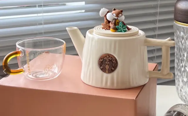 https://www.picclickimg.com/GOUAAOSwJZ9livFx/Starbucks-Squirrel-Teapot-500ml-and-teacup-190ml-set.webp