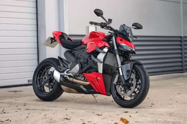 Ducati Streetfighter V2 2022 - Only 1090miles - Carbon/Tail Tidy/Carbon Wings 2