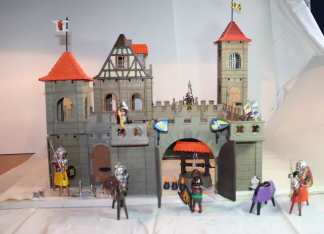 "Ritterburg Playmobil mit sehr viel Zubehör!!!! (Konvolut)"