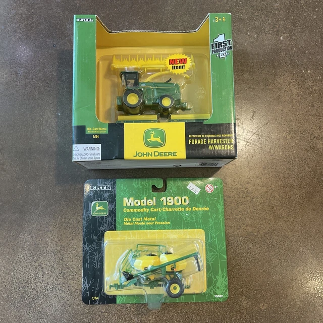 1/64 ERTL JOHN DEERE 7500 FORAGE HARVESTER W/ TWO WAGONS + model 1900 LOT!