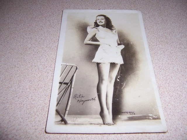 1940s ACTRESS RITA HAYWORTH, VTG RPPC POSTCARD