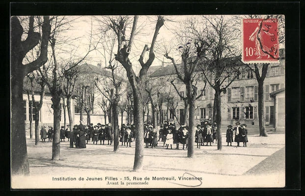 CPA Vincennes, Institution de Jeunes Filles, Avant la promenade, 15, Rue de Mon