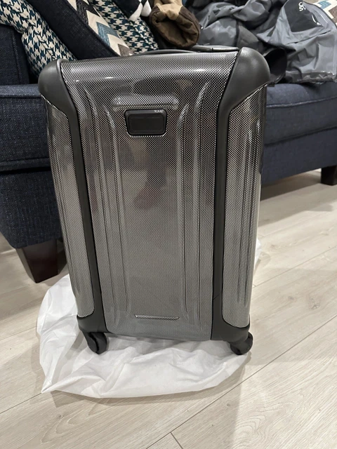 Tumi Vapor Lite International 4 Wheeled Carry-On Spinner Luggage 22"