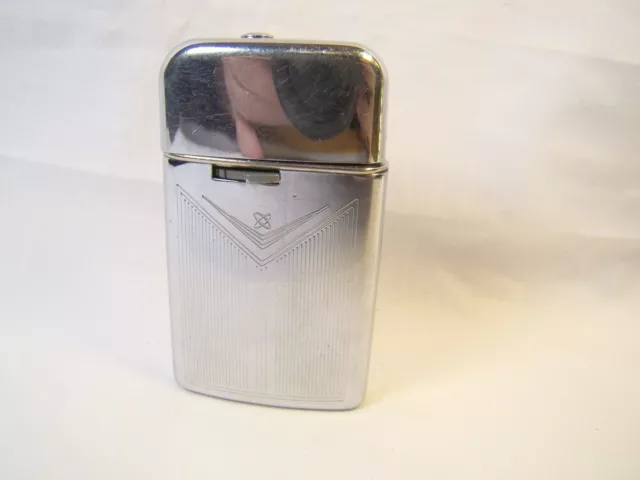 Vintage Ronson Varaflame Windlite Chrome Ribbed Gas Lighter Sparking Well