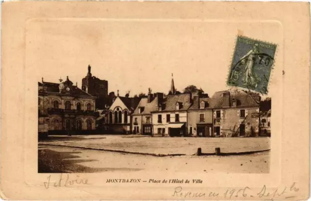 CPA MONTBAZON - Place de l'Hotel de Ville (229218)