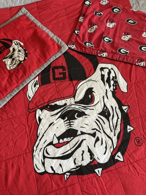 Vintage Georgia Bulldogs Queen Size Reversible Comforter and 2 Pillowcases
