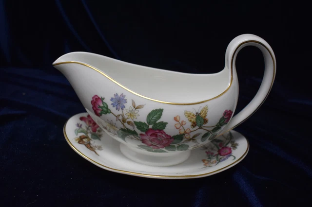 Wedgwood Charnwood Bone China Fast Stand Gravy Boat Sauce Boat