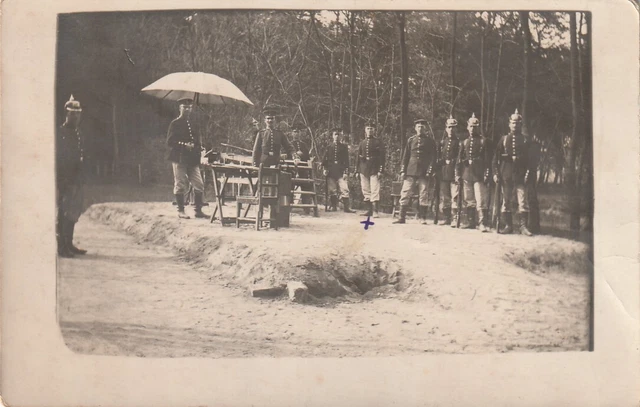 AK 1. WK, Soldaten auf dem Truppenübungsplatz / Schiessplatz, Stempel Rastatt  