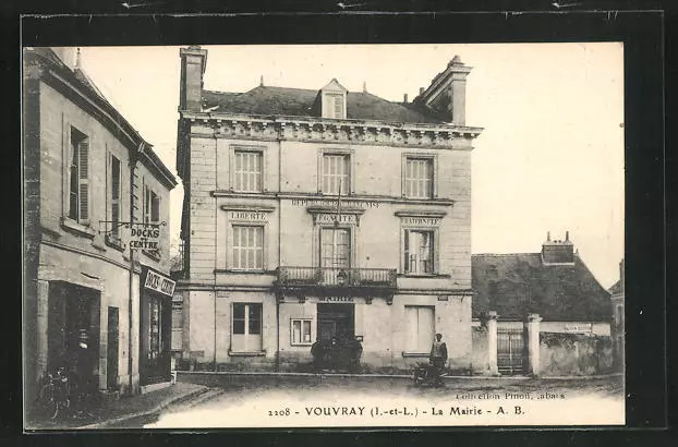 CPA Vouvray, La Mairie