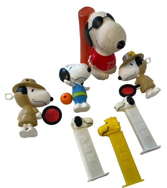 VINTAGE 1970'S PEANUTS SNOOPY Plastic Keychain 
