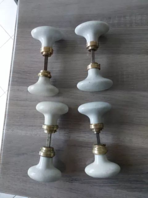 Lot De  8 Poignees Anciennes En Porcelaine Blanche Et Laiton Avec Carre