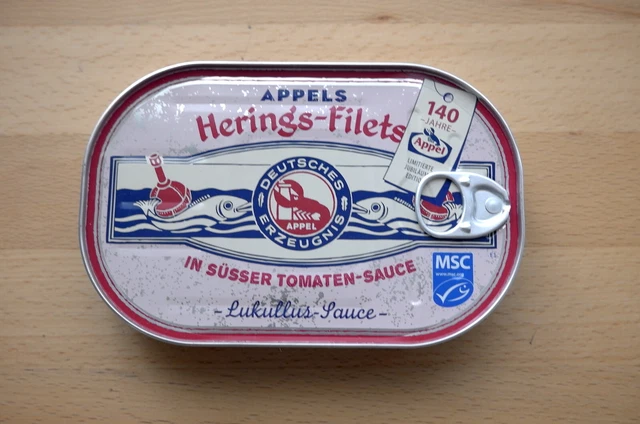 Appel Heringsfilets in süßer Tomatensauce in hübscher Dose.