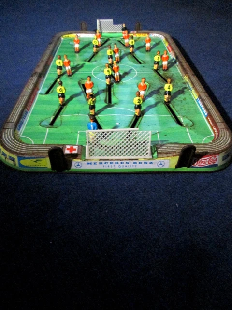 Jouet Football Ancien En Tôle - Joueurs Vintage, Occasion, Peut-être Avec Grue ?