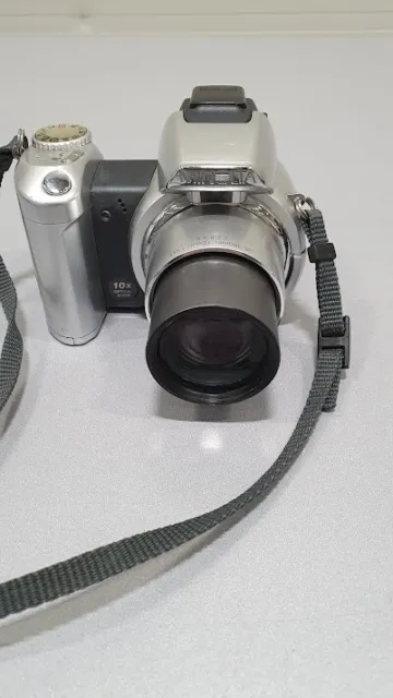 Konica Minolta Dimage Z1 3.2MP Digital Camera 38-380mm 10x Silver Used Working