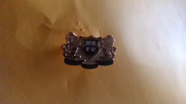 Non League Enamel Football Badge, HENGROVE ATHLETIC FC (Crest Version)