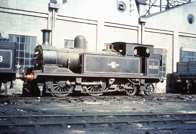 35MM COLOUR SLIDE of 30200 SR O2 class steam loco £1.99 - PicClick UK