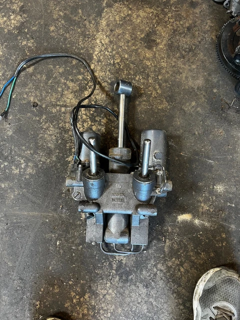 Yamaha 90hp 2 stroke outboard tilt trim unit (6H1-15)