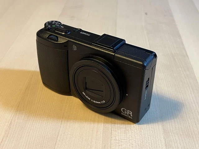 RICOH GR Series GR DIGITAL III 3 Black Digital Camera 10-Megapixel used 2