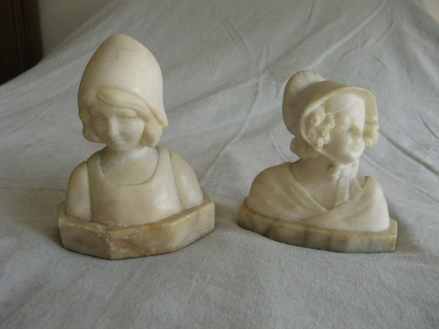 Rare paire de bustes de femme en marbre Goldscheider Wien vers 1900-1920