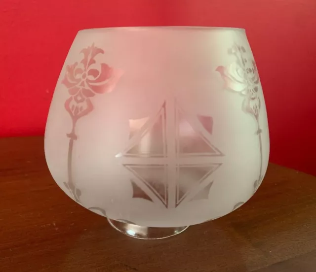 VINTAGE ART NOUVEAU ETCHED  GLASS  SHADE 2 1/4" FITTER Oil Gas Lamp 4 1/2" tall