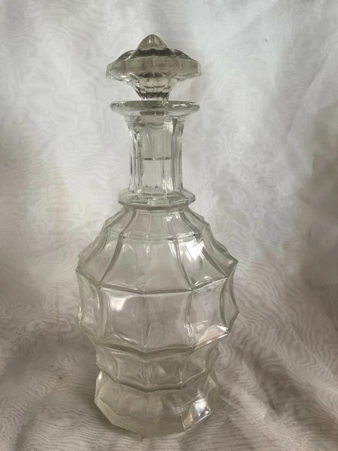 ANCIENNE  CARAFE  VERRE OU CRISTAL  avec son bouchon