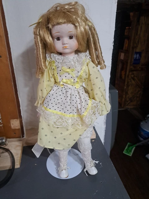 Vintage Heritage Mint Porcelain Doll 16” Amanda Yellow Dress Blonde Curly Hair