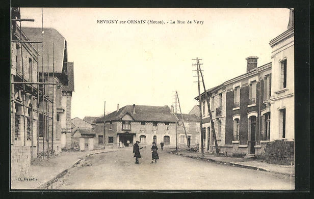 CPA Revigny-sur-Ornain, La Rue de Vitry
