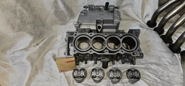 Yamaha YZF R6 Linners 2000.with Pistons Brsn New Rings. Yamaha YZF R6 Linners 2000.with Pistons Brsn New Rings.