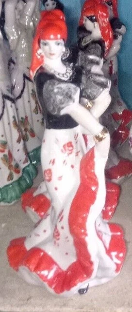 Figurina di porcellana russa ucraina ballerina di danza tradizionale zingara