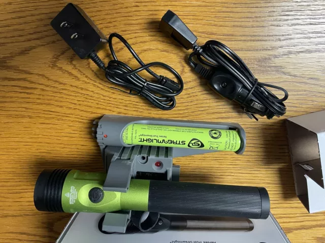 Streamlight  Stinger LED HL Rechargeable Flashlight Kit LIME GREEN. New In Box