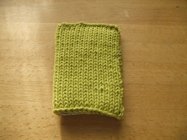 Estuche de aguja y contenido hecho a mano - verde hoja