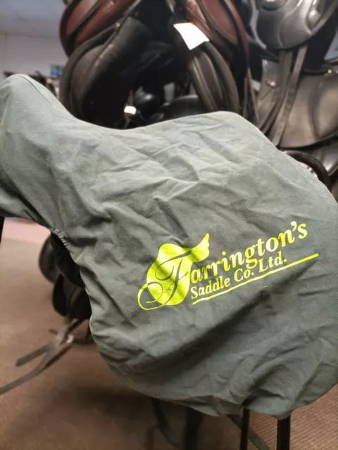 FARRINGTON'S Green saddle cover with cantle protection